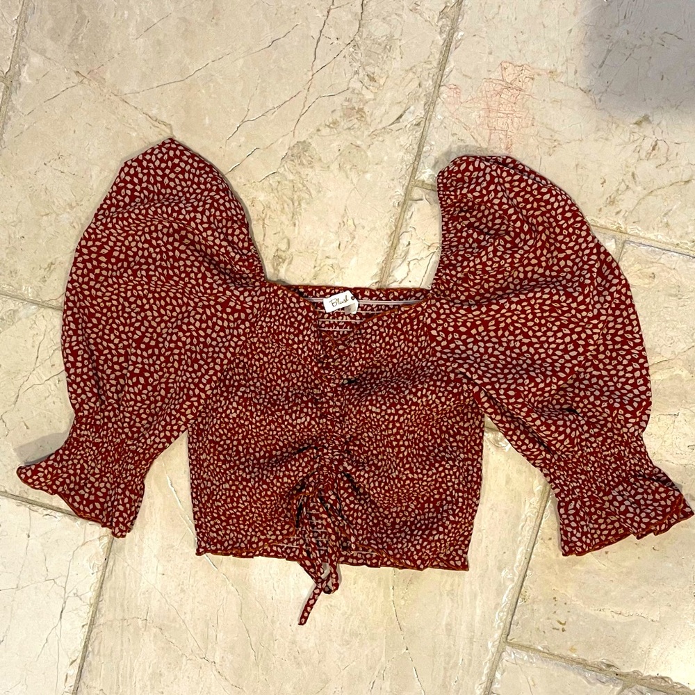 Cropped Ruched Top - Picture 2 of 3